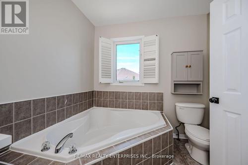 5958 Ridgecrest Trail, Mississauga, ON - Indoor Photo Showing Bathroom