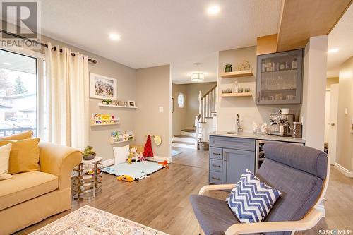 85 Champlin Crescent, Saskatoon, SK - Indoor Photo Showing Living Room