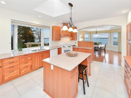 6729 Welch Rd, Central Saanich, BC 