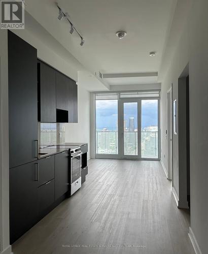 3612 - 3900 Confederation Parkway, Mississauga, ON - Indoor Photo Showing Kitchen