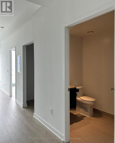 3612 - 3900 Confederation Parkway, Mississauga, ON - Indoor Photo Showing Bathroom