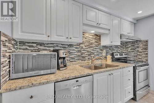 48 Upton Crescent, Guelph, ON - Indoor Photo Showing Kitchen With Double Sink With Upgraded Kitchen