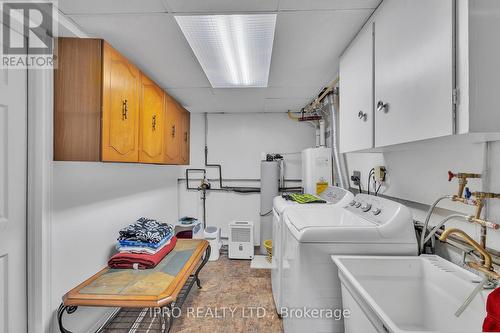 48 Upton Crescent, Guelph, ON - Indoor Photo Showing Laundry Room