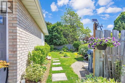 48 Upton Crescent, Guelph, ON - Outdoor
