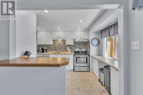 48 Upton Crescent, Guelph, ON - Indoor Photo Showing Kitchen With Upgraded Kitchen