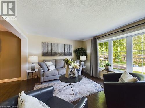 359 Summit Drive, Wingham, ON - Indoor Photo Showing Living Room