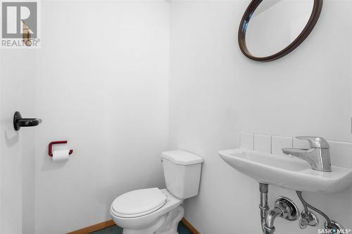1606 14Th Street E, Saskatoon, SK - Indoor Photo Showing Bathroom