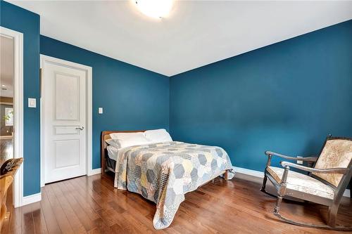 large 3rd bedroom w/hardwood & walk in closet - 920 Stone Church Road E, Hamilton, ON - Indoor Photo Showing Bedroom