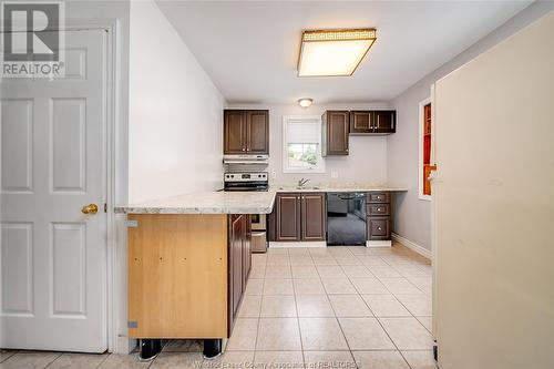 3674 King Street, Windsor, ON - Indoor Photo Showing Kitchen