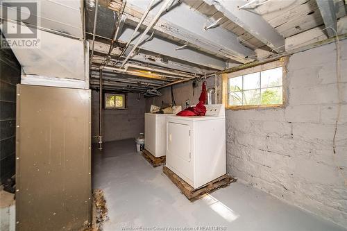 3674 King Street, Windsor, ON - Indoor Photo Showing Laundry Room