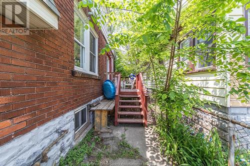 3674 King Street, Windsor, ON - Outdoor