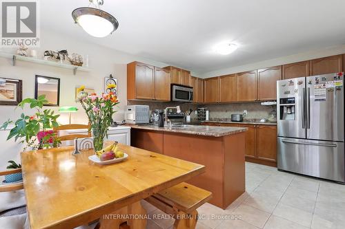 30 Benmore Crescent, Brampton, ON - Indoor Photo Showing Kitchen
