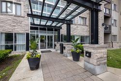 225 - 570 LOLITA GARDENS  Mississauga, ON L5A 0A1