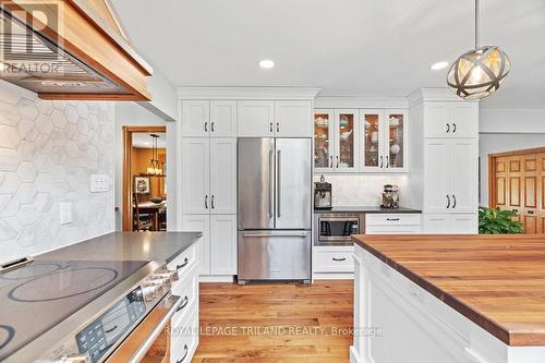 1514 Longwoods Road, Southwest Middlesex, ON - Indoor Photo Showing Kitchen