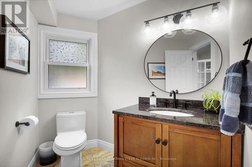 1171 St Anthony Road, London, ON - Indoor Photo Showing Bathroom