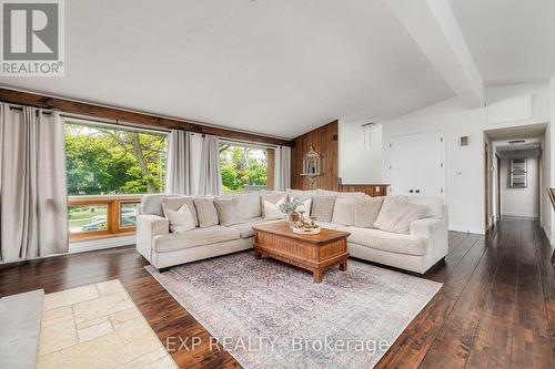 114 Manchester Road, Kitchener, ON - Indoor Photo Showing Living Room