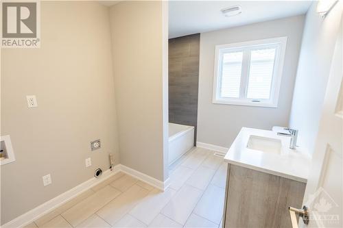 1405 Caroline Court, Cornwall, ON - Indoor Photo Showing Bathroom