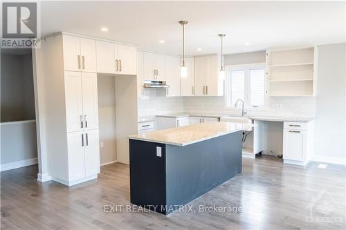 1405 Caroline Court, Stormont, Dundas And Glengarry, ON - Indoor Photo Showing Kitchen With Upgraded Kitchen