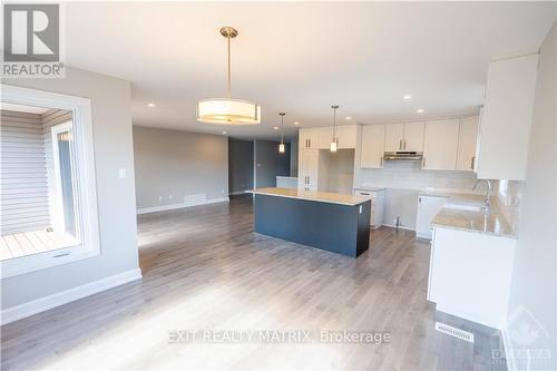 1405 Caroline Court, Stormont, Dundas And Glengarry, ON - Indoor Photo Showing Kitchen