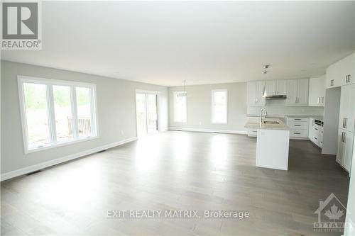 1401 Caroline Court, Cornwall, ON - Indoor Photo Showing Kitchen