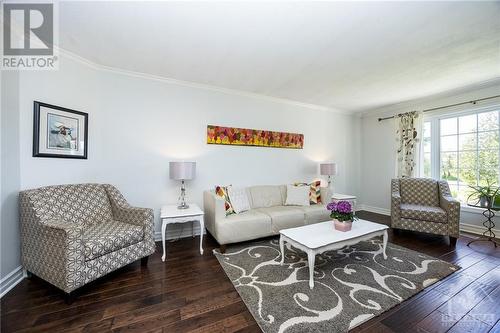 8842 Highway 15 Highway, Carleton Place, ON - Indoor Photo Showing Living Room