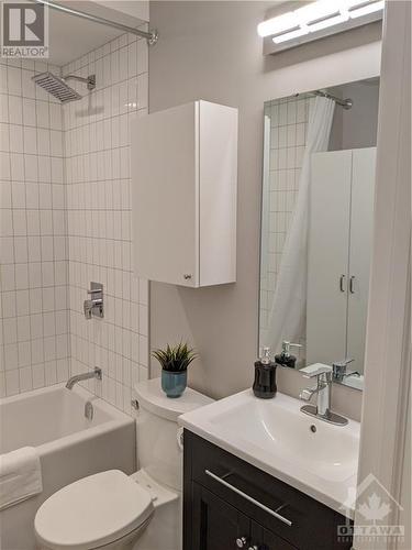Unit 2 - 55 Irving Avenue, Ottawa, ON - Indoor Photo Showing Bathroom