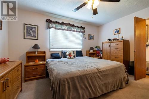 215 Hampton Avenue, Sarnia, ON - Indoor Photo Showing Bedroom