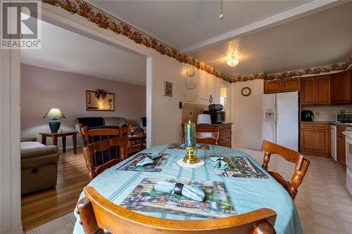 215 Hampton Avenue, Sarnia, ON - Indoor Photo Showing Dining Room