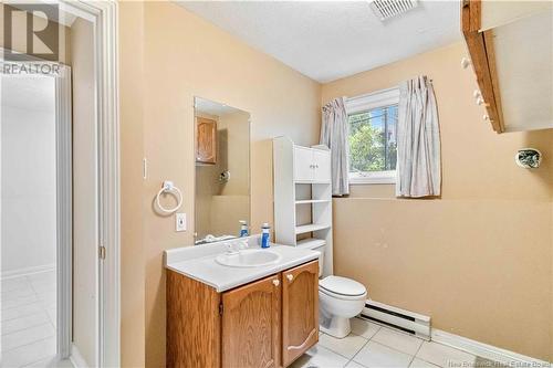 35 Kimberly Street, Fredericton, NB - Indoor Photo Showing Bathroom