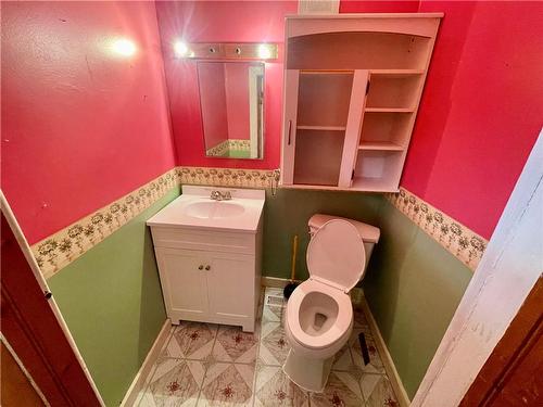 26 State Street, Welland, ON - Indoor Photo Showing Bathroom