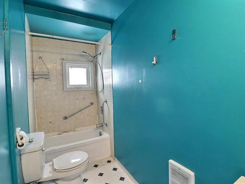 Dwelling - 19  - 21 2E Avenue E., La Sarre, QC - Indoor Photo Showing Bathroom