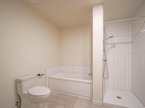 Logement - 753 Rue Rachel-Hébert, Coaticook, QC - Indoor Photo Showing Bathroom