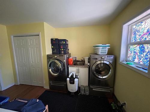 841 Tenth Avenue, Thunder Bay, ON - Indoor Photo Showing Laundry Room