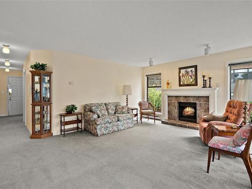 203-906 Southgate St, Victoria, BC - Indoor Photo Showing Living Room With Fireplace