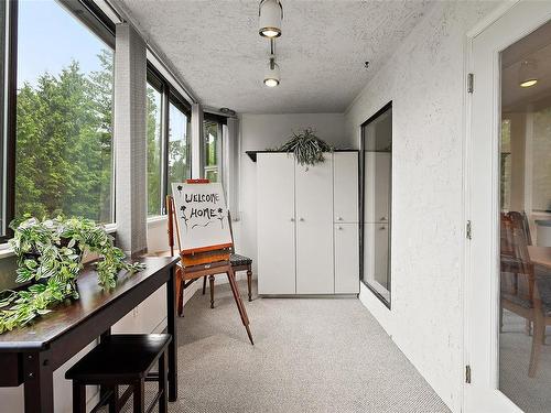 203-906 Southgate St, Victoria, BC - Indoor Photo Showing Kitchen