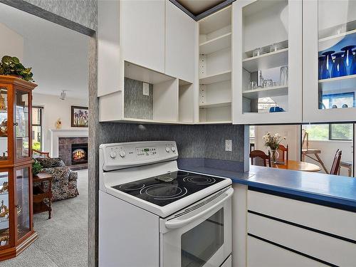 203-906 Southgate St, Victoria, BC - Indoor Photo Showing Kitchen With Double Sink