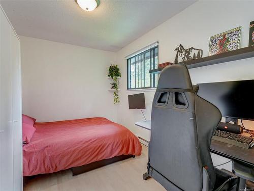 860 Cuaulta Cres, Colwood, BC - Indoor Photo Showing Bedroom