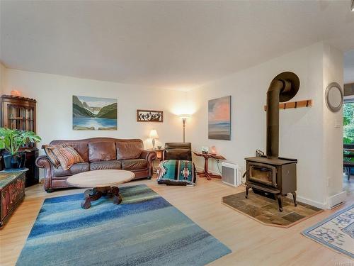 860 Cuaulta Cres, Colwood, BC - Indoor Photo Showing Living Room