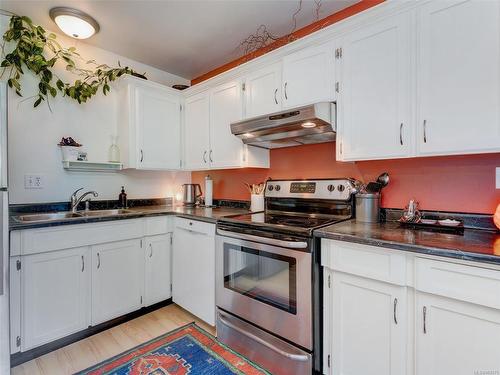 860 Cuaulta Cres, Colwood, BC - Indoor Photo Showing Kitchen With Double Sink