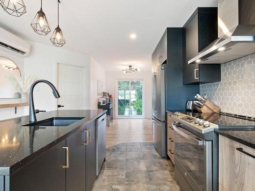 Kitchen - 30 Rue Guy-Linteau, Sainte-Catherine-De-La-Jacques-Cartier, QC - Indoor Photo Showing Kitchen With Upgraded Kitchen