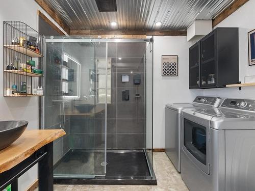 Bathroom - 30 Rue Guy-Linteau, Sainte-Catherine-De-La-Jacques-Cartier, QC - Indoor Photo Showing Laundry Room