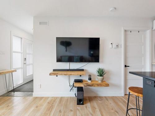 Living room - 30 Rue Guy-Linteau, Sainte-Catherine-De-La-Jacques-Cartier, QC - Indoor Photo Showing Living Room