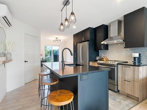 Kitchen - 30 Rue Guy-Linteau, Sainte-Catherine-De-La-Jacques-Cartier, QC - Indoor Photo Showing Kitchen With Upgraded Kitchen