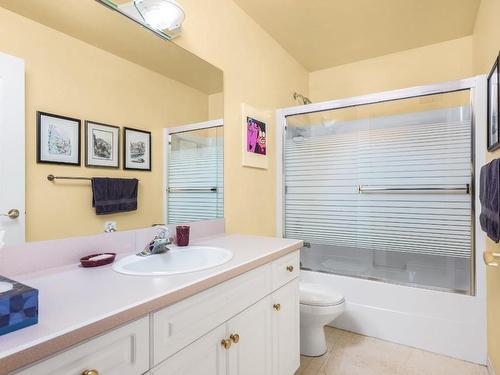 6-83 Peregrine Way, Vernon, BC - Indoor Photo Showing Bathroom