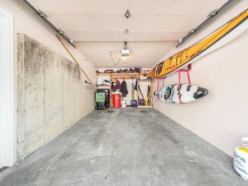 6-83 Peregrine Way, Vernon, BC - Indoor Photo Showing Garage