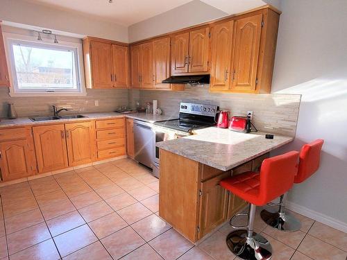 Cuisine - 266 Av. Allion, Montréal (Lasalle), QC - Indoor Photo Showing Kitchen With Double Sink