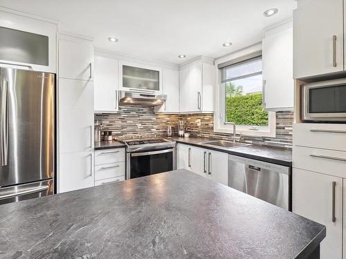 Cuisine - 6120 Av. Baffin, Brossard, QC - Indoor Photo Showing Kitchen With Double Sink With Upgraded Kitchen