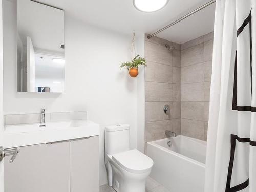 Bathroom - 2116-1020 Rue De Bleury, Montréal (Ville-Marie), QC - Indoor Photo Showing Bathroom