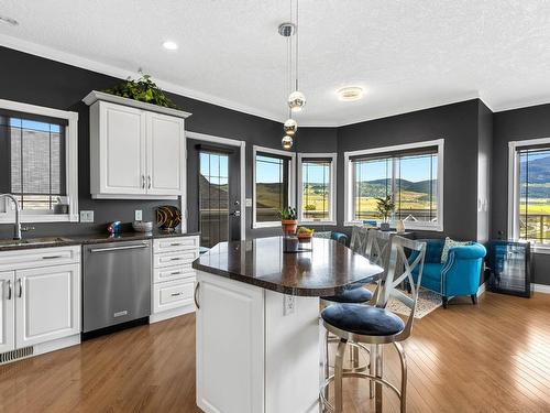 2753 Grandview Hts, Merritt, BC - Indoor Photo Showing Kitchen