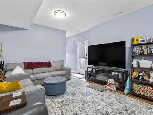 2753 Grandview Hts, Merritt, BC - Indoor Photo Showing Living Room